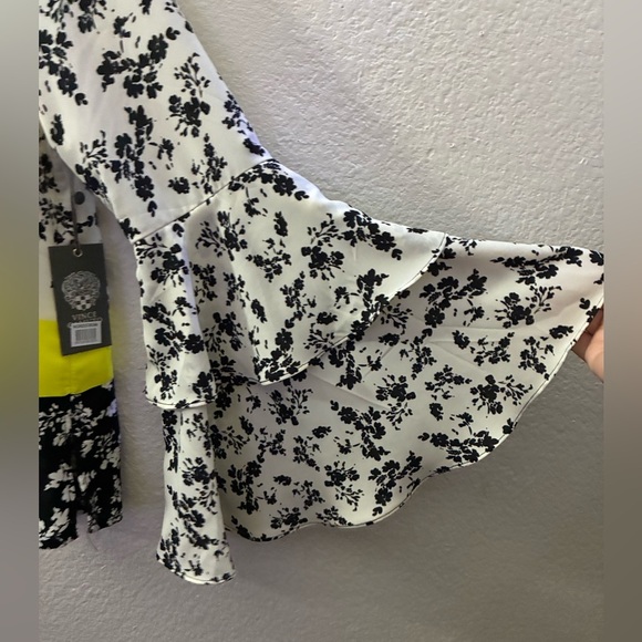 Vince Camuto Women's Printed Tiered-Bell-Sleeve Top White Birch S - Picture 5 of 14